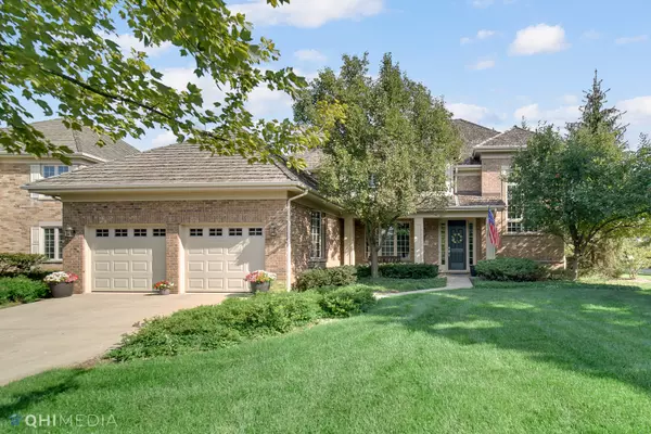 902 Waterford LN, Northbrook, IL 60062