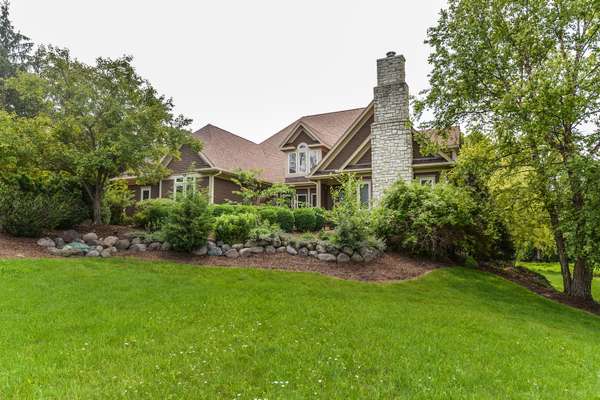 250 HIDDEN POND LN, North Barrington, IL 60010