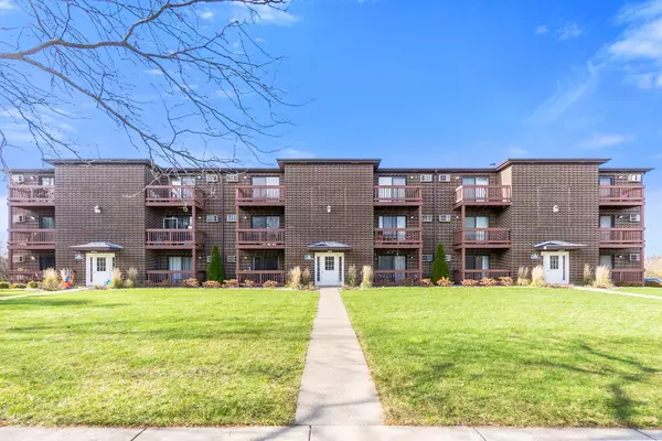 Glendale Heights, IL 60139,1002 Spruce ST #3A