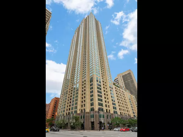 33 W Ontario ST #17B, Chicago, IL 60654