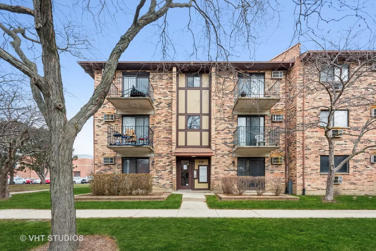 Carol Stream, IL 60188,224 KLEIN CREEK CT #2B