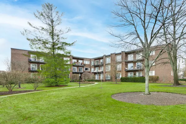 1290 Western AVE #212, Lake Forest, IL 60045