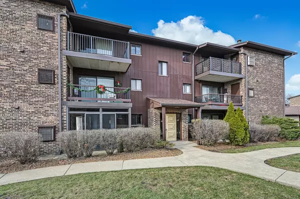 Westmont, IL 60559,60 Pier DR #103