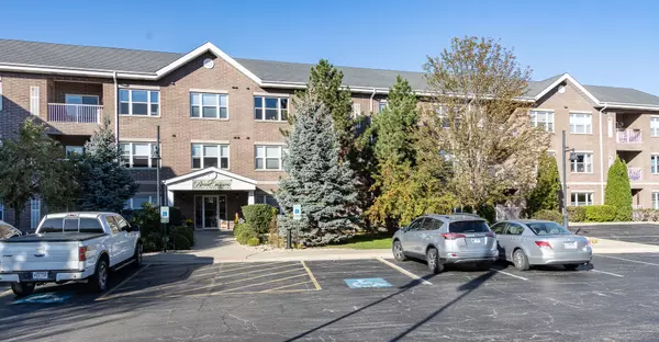 10 N Gilbert ST #316, South Elgin, IL 60177