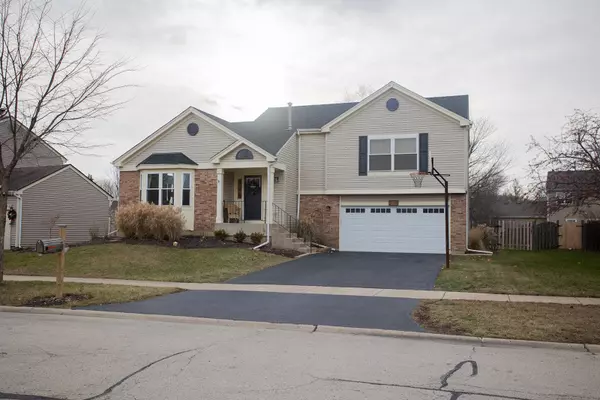 779 White Pine CIR, Lake In The Hills, IL 60156