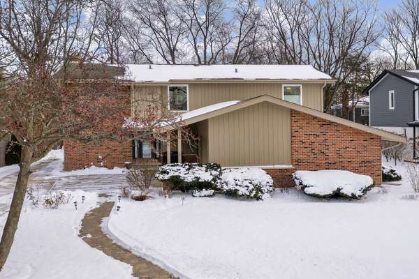 1385 Carol LN, Deerfield, IL 60015