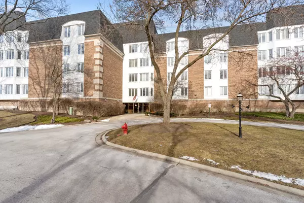 225 Lake BLVD #517, Buffalo Grove, IL 60089