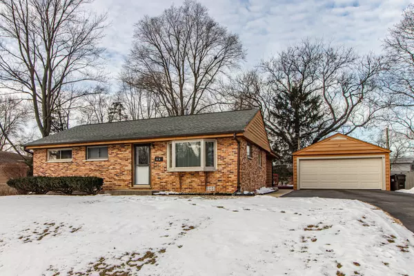 30 Johnathan RD, Lake Zurich, IL 60047