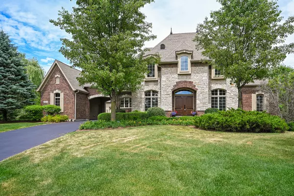 38W320 Yaupon CT, St. Charles, IL 60175