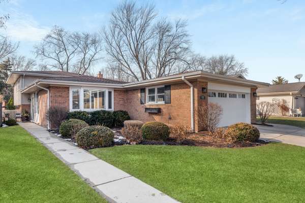 530 S Roosevelt AVE, Arlington Heights, IL 60005