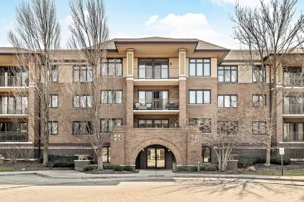 9220 E Prairie RD #308, Evanston, IL 60203