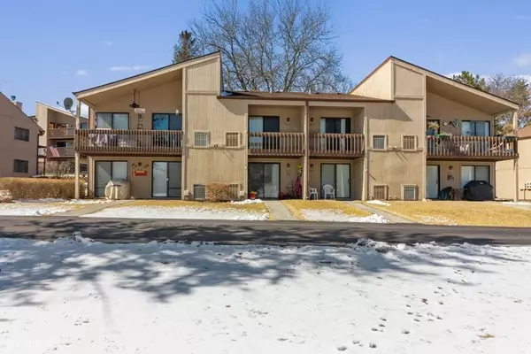 51 Oak Hill Colony #5, Fox Lake, IL 60020