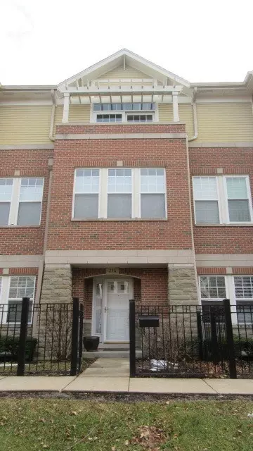 215 N West ST #203, Wheaton, IL 60187