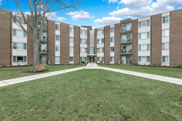 140 W Wood ST #222, Palatine, IL 60067