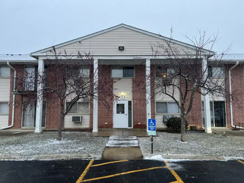 673 E FULLERTON AVE #206, Glendale Heights, IL 60139