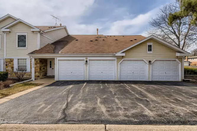 Wheaton, IL 60189,1570 Burr Oak CT #D