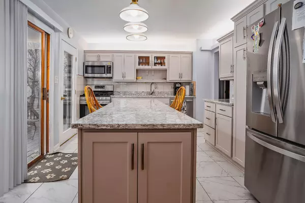 Palatine, IL 60074,421 N Everett DR