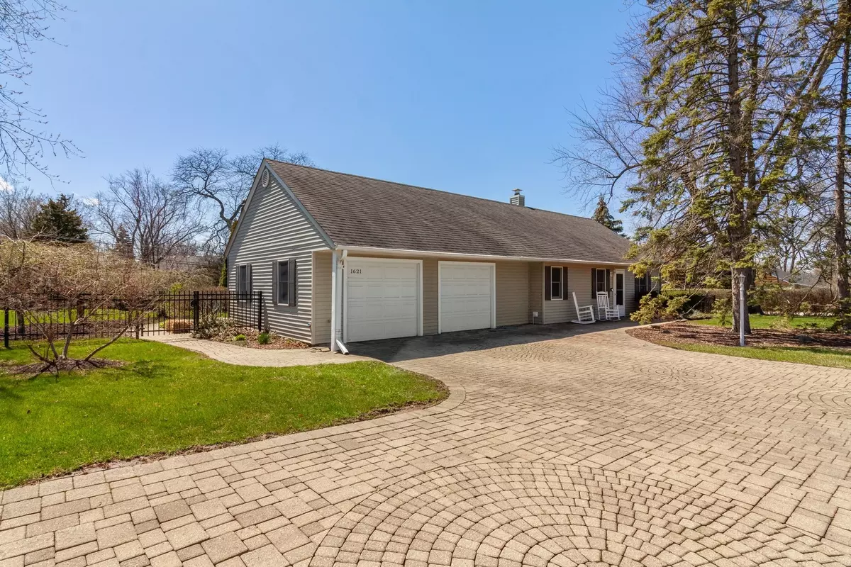 La Grange Highlands, IL 60525,1621 W 55th ST