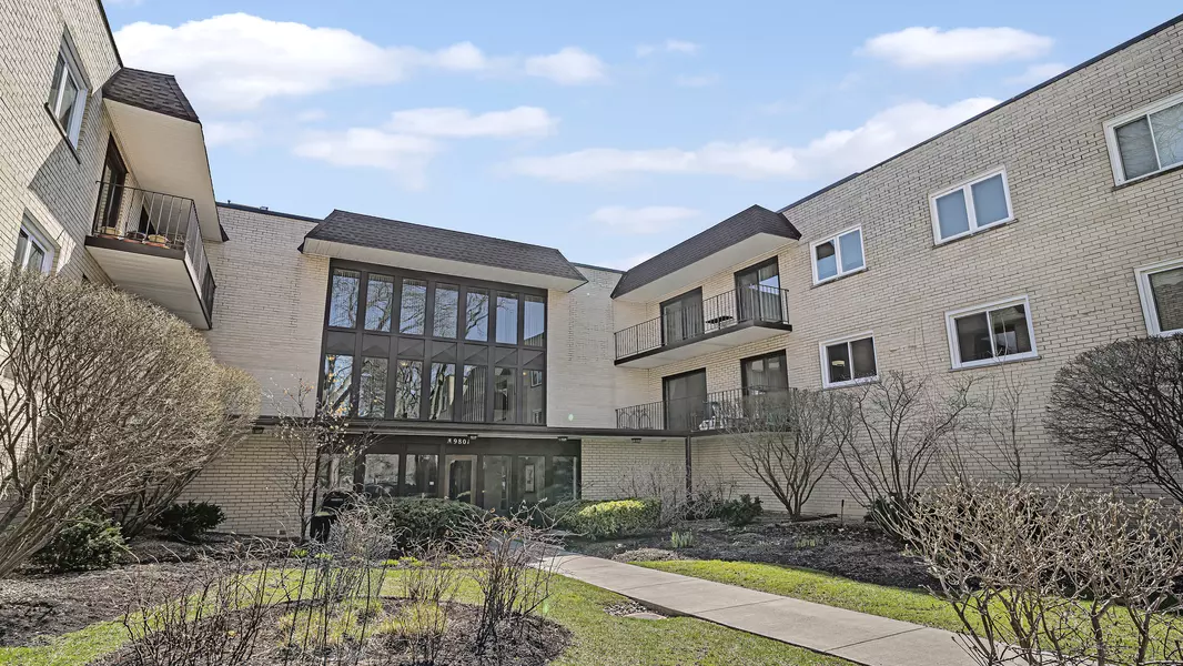 9801 Gross Point RD #316, Skokie, IL 60076