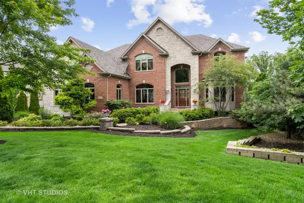 8s287 Hampton CIR, Naperville, IL 60540