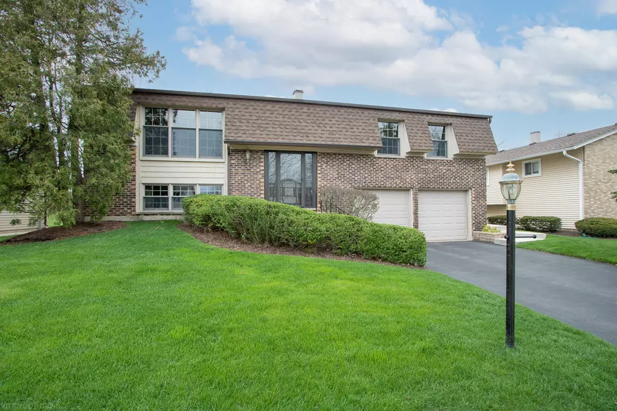 1482 Wm Clifford LN, Elk Grove Village, IL 60007