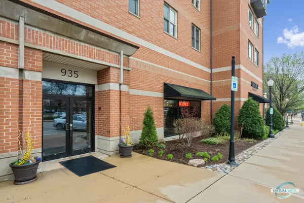 935 Burlington AVE #107, Downers Grove, IL 60515