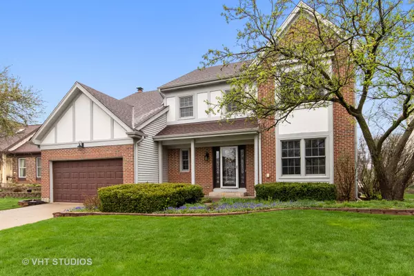 8 Cambridge CT, Cary, IL 60013