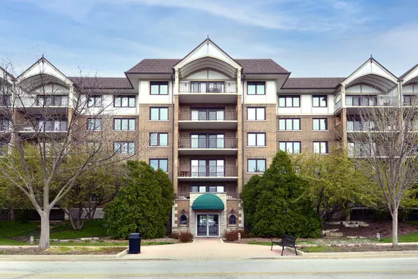 15 S Pine ST #501A, Mount Prospect, IL 60056