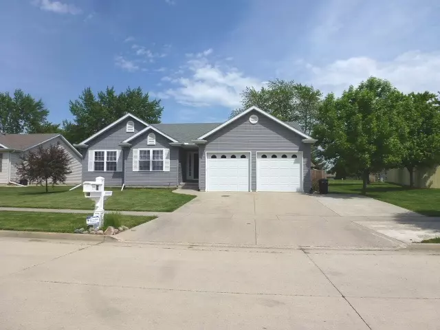 14 Delmar DR, Clinton, IL 61727