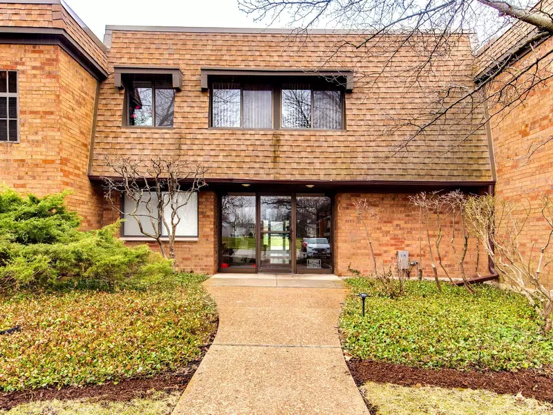 110 Old Oak DR #231, Buffalo Grove, IL 60089