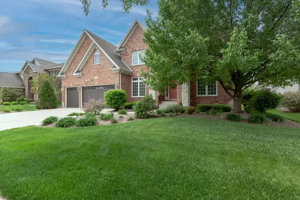 5327 Bamboo LN, Naperville, IL 60564