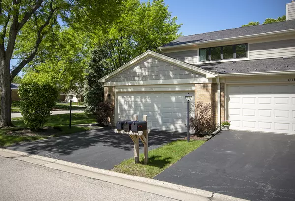 Libertyville, IL 60048,1211 Chatham CT #36A