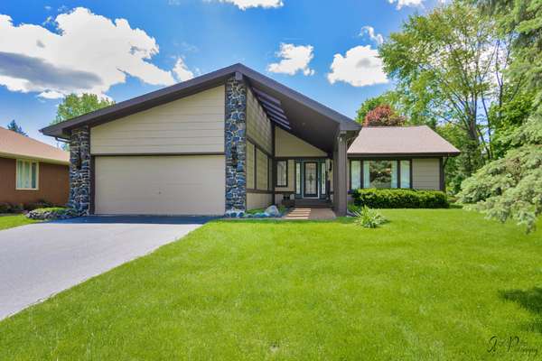 8717 Riley RD, Wonder Lake, IL 60097