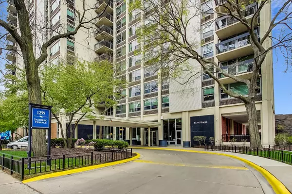 1255 N Sandburg TER #206E, Chicago, IL 60610