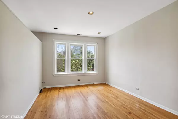 Chicago, IL 60640,1253 W Leland AVE #3