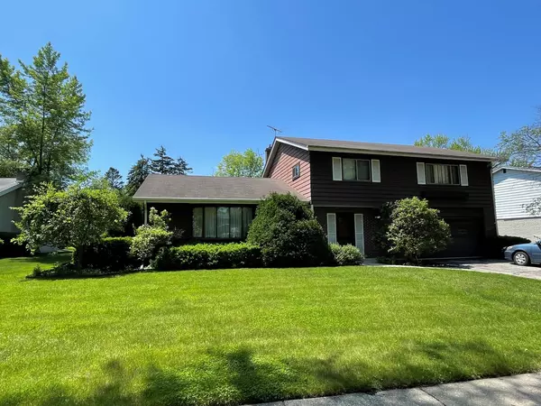 1744 Sunnyside CIR, Northbrook, IL 60062