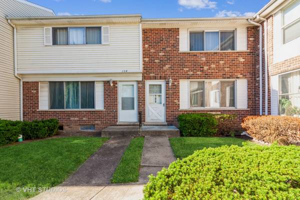 105 Williamsburg LN, Bolingbrook, IL 60440