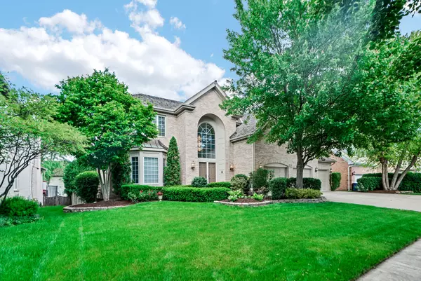 1066 Creek Bend DR, Vernon Hills, IL 60061