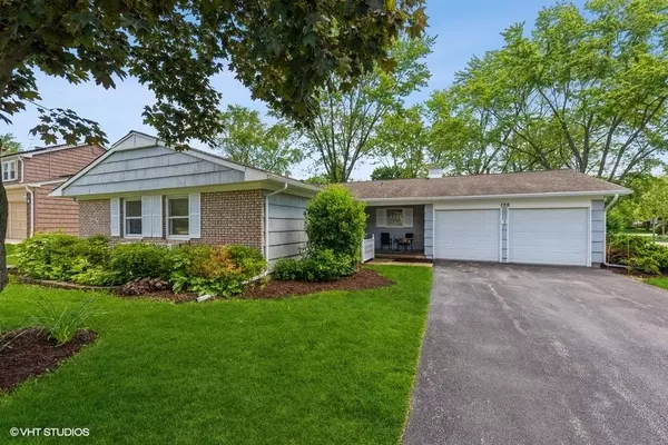 135 Timber Hill RD, Buffalo Grove, IL 60089