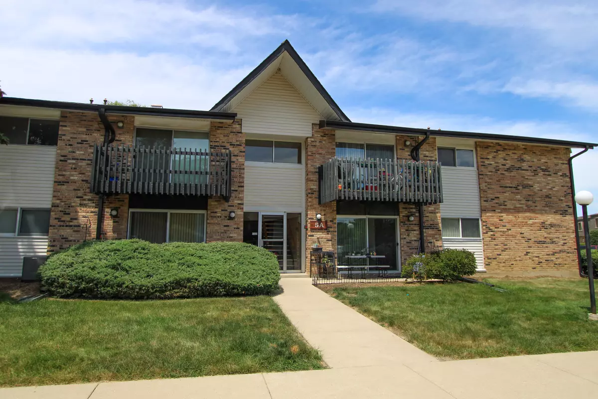 Willowbrook, IL 60527,5A Kingery Quarter #203