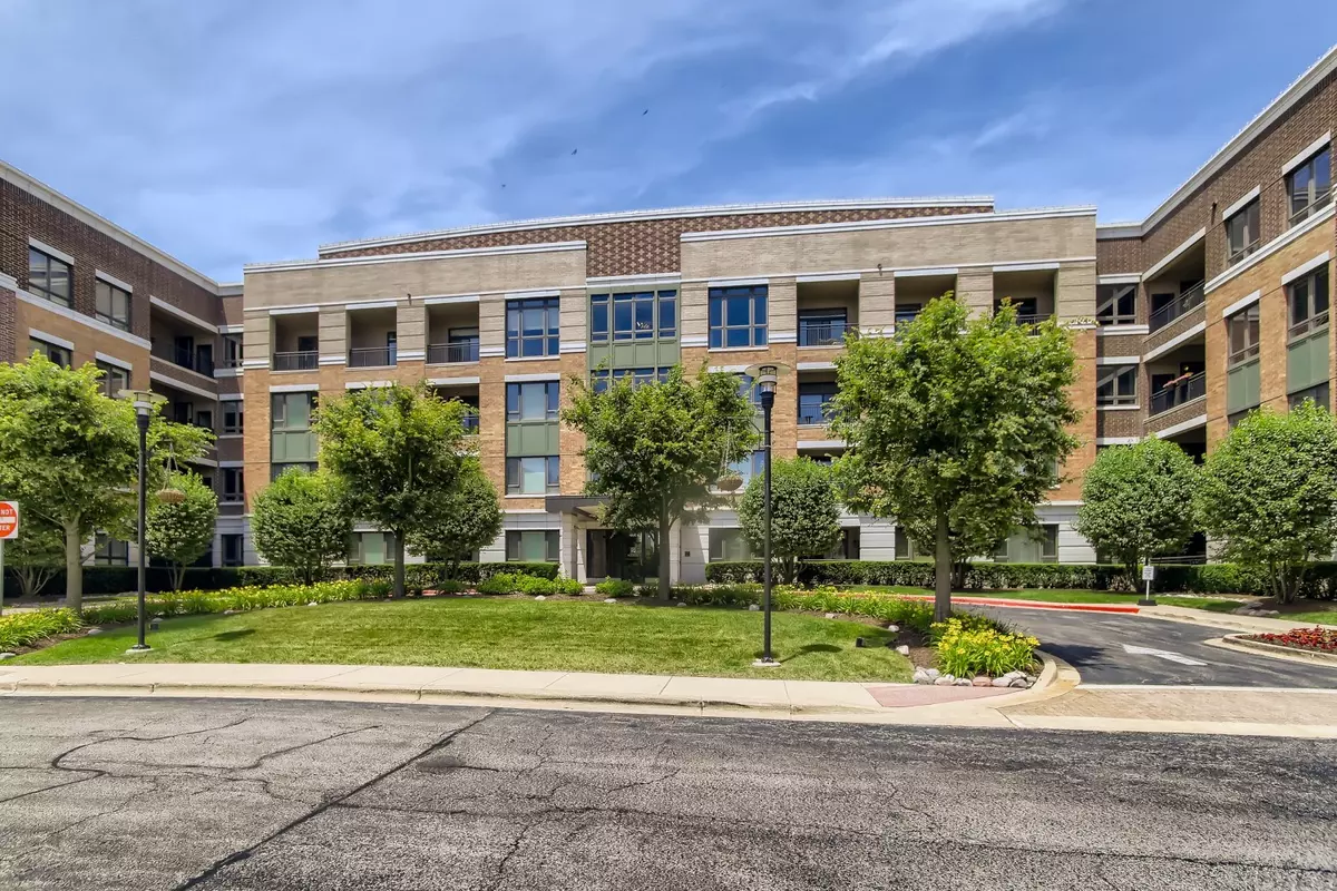 Burr Ridge, IL 60527,1000 VILLAGE CENTER DR #215