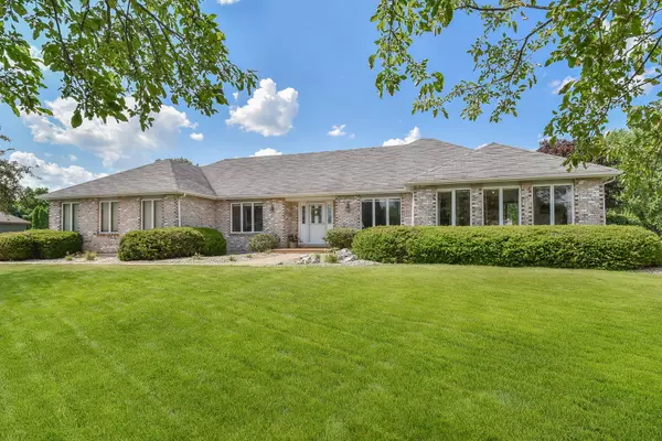 39W744 Buckskin TRL, St. Charles, IL 60175