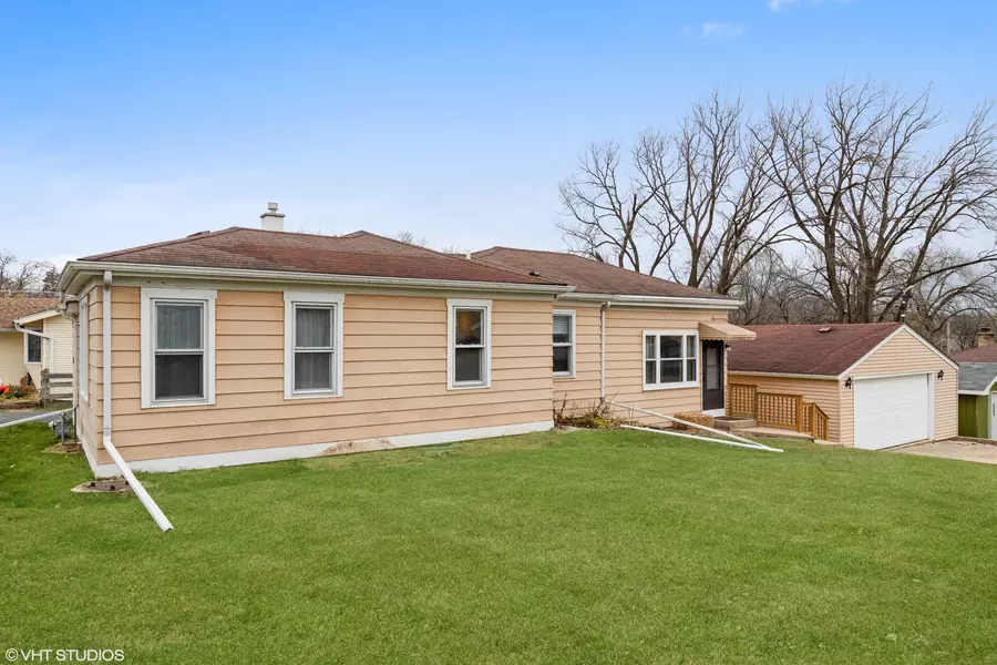 317 Ramble RD, Lake In The Hills, IL 60156