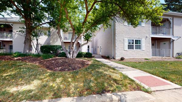 734 N Gary AVE #114, Carol Stream, IL 60188