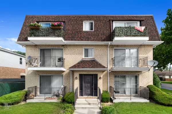 6534 W Montrose AVE #2E, Harwood Heights, IL 60706