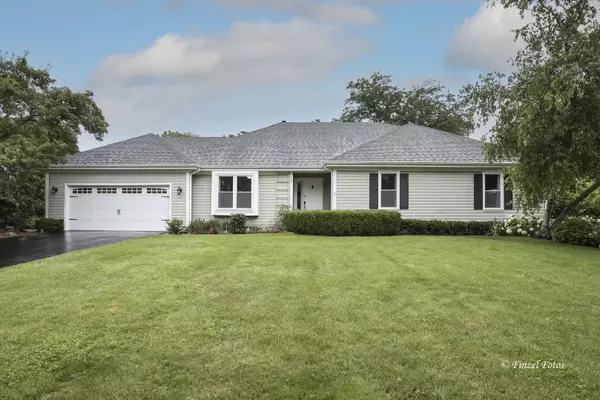 70 Indian Hill TRL, Crystal Lake, IL 60012