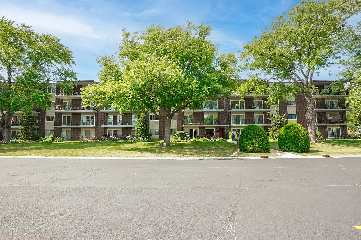 Downers Grove, IL 60515,5540 Walnut AVE #19A