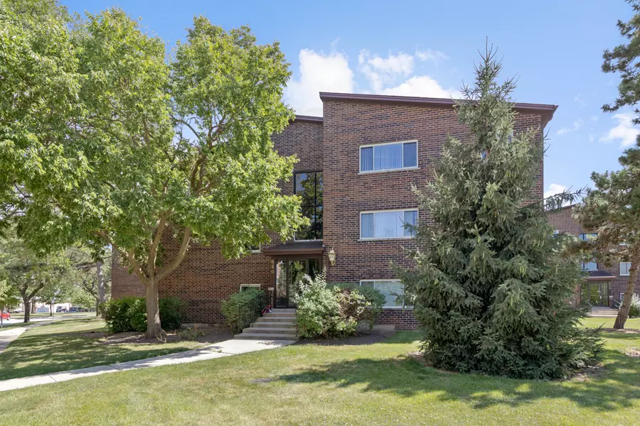 640 PERRIE DR #302, Elk Grove Village, IL 60007