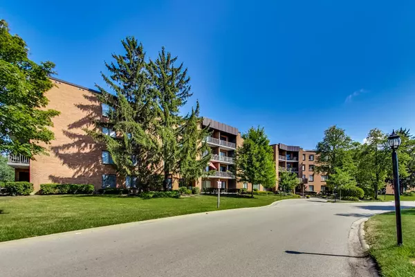 263 Club House DR #114, Palatine, IL 60074