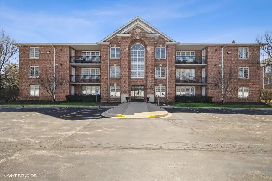 Westmont, IL 60559,5649 S CASS AVE #208